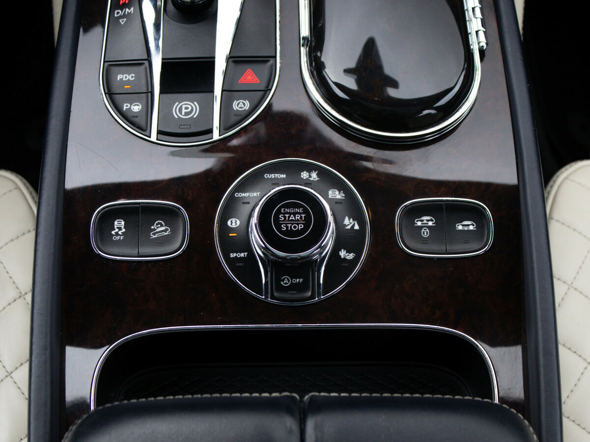 Bentley Bentayga I, 2016 Фото №16