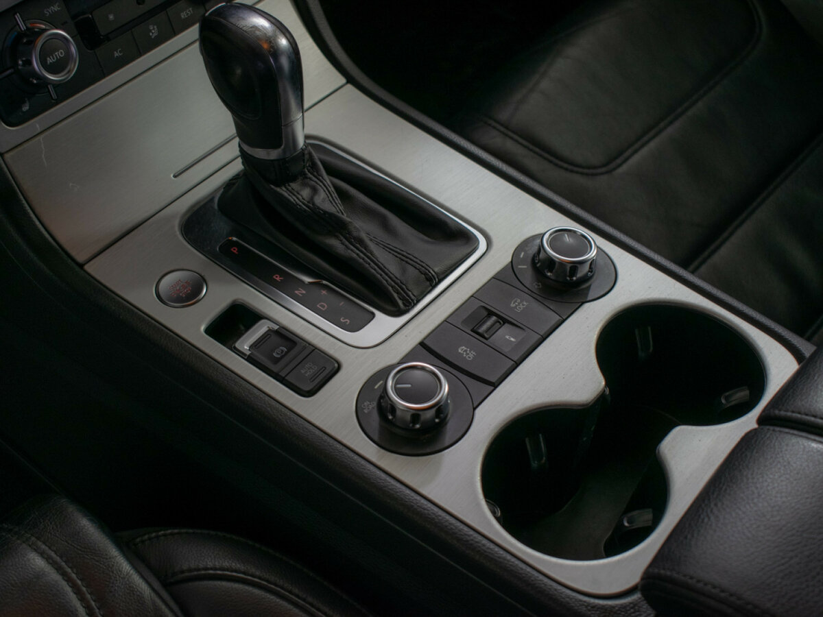 Volkswagen Touareg II, 2011 Фото №17