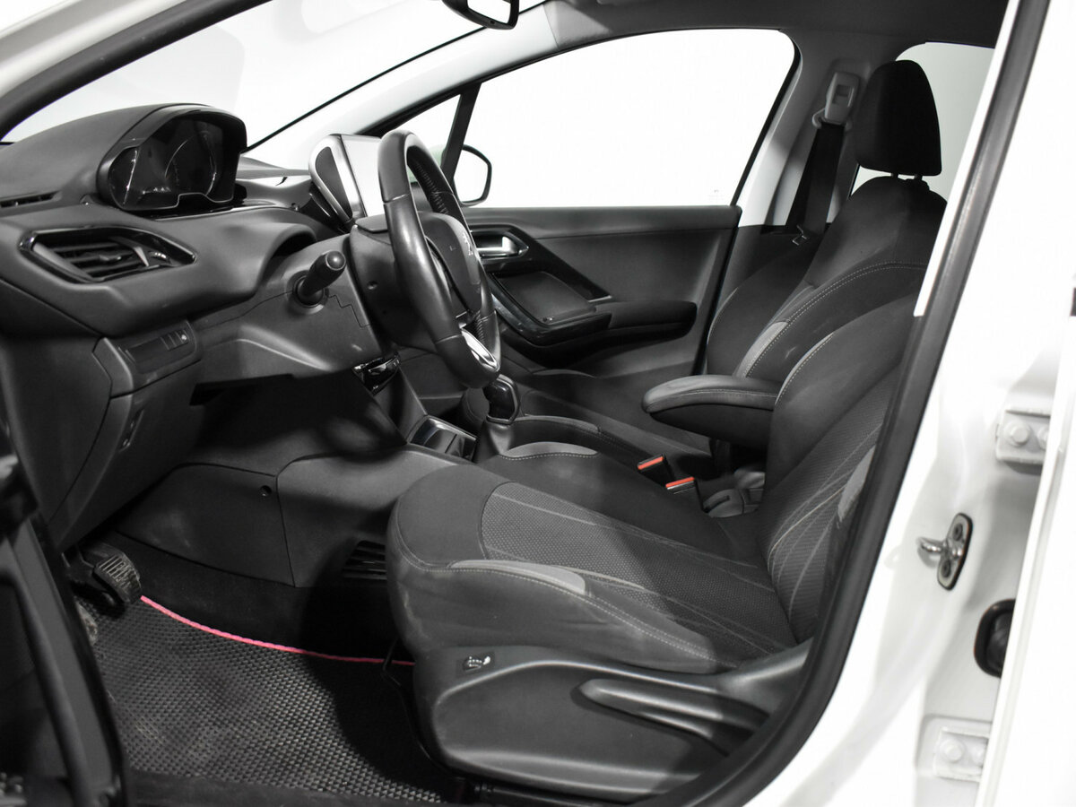 Peugeot 208 I, 2013 Фото №10