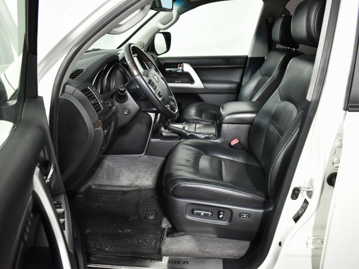 Toyota Land Cruiser 200 Series Рестайлинг 1, 2013 Фото №8